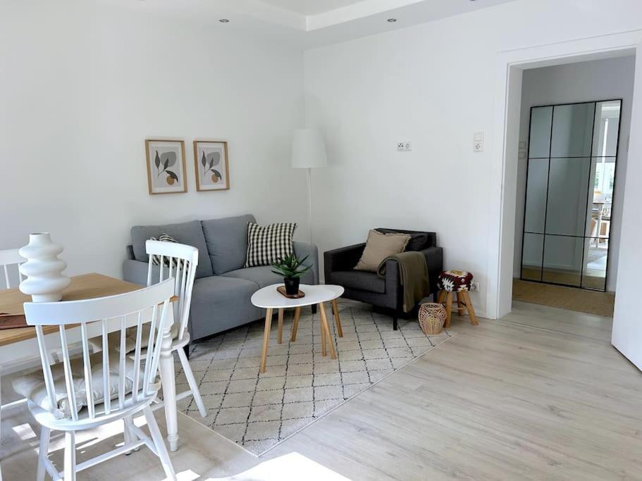 Country Style Apartment With Balcony Near Fair Hannover Buitenkant foto